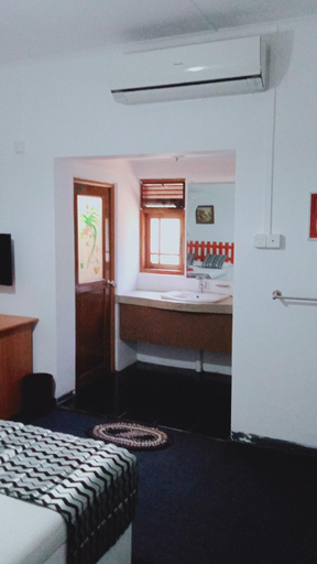 Others 2, Hotel Lakeside, N. Palatha East