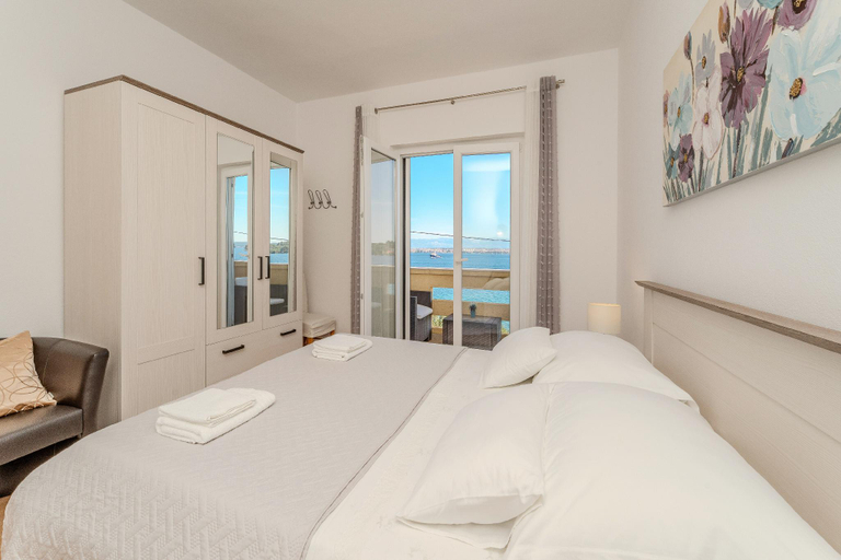 Bedroom 2, Apartment by the sea and with beautiful view, 2 bedrooms, 4 persons, Preko