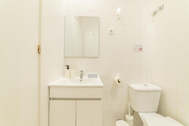 Bathroom, By the Palace - Ajuda Apartments, Lisbon