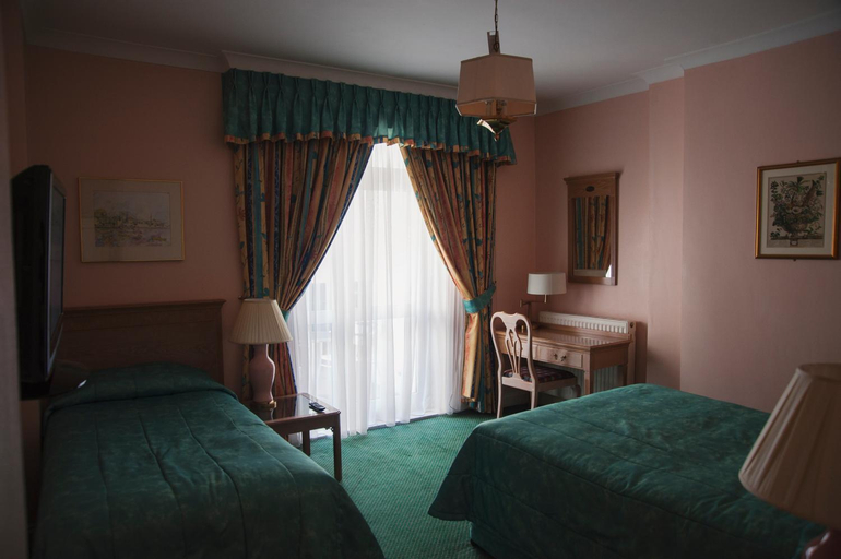 Others 4, Her Majesty Hotel, London