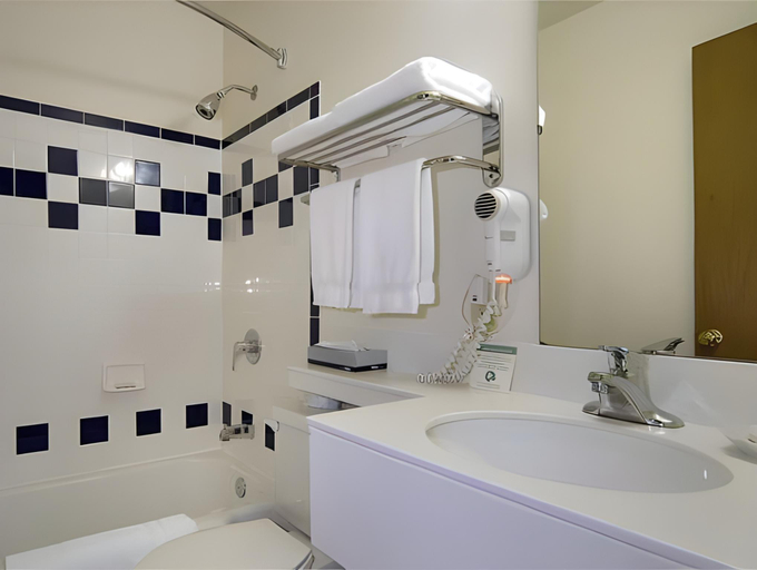Bathroom 3, Cristiana Guesthaus, Gunnison