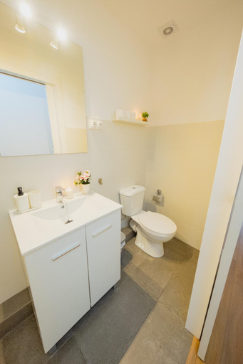 Bathroom 3, rentBCN Paseo de Gracia Apartments, Barcelona