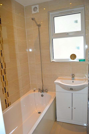 Bathroom 5, Thornton Heath, London