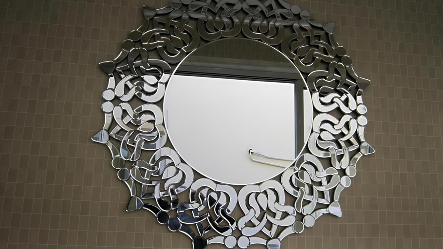 Bathroom 4, Empire Hotel - Grant Road, Mumbai City