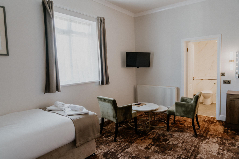 Bedroom 3, Prince of Wales Hotel, Gloucestershire