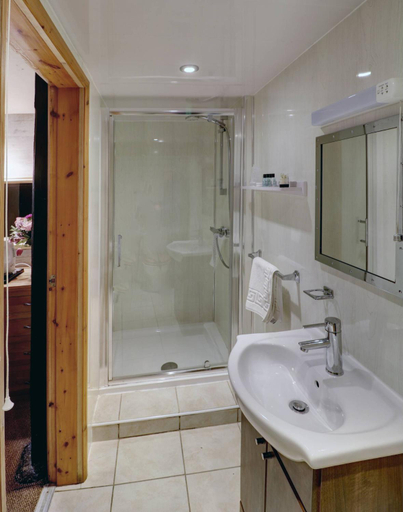 Bathroom 3, Ye Olde Cheshire Cheese Inn, Derbyshire