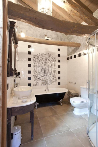 Bathroom 3, Via Avis, León
