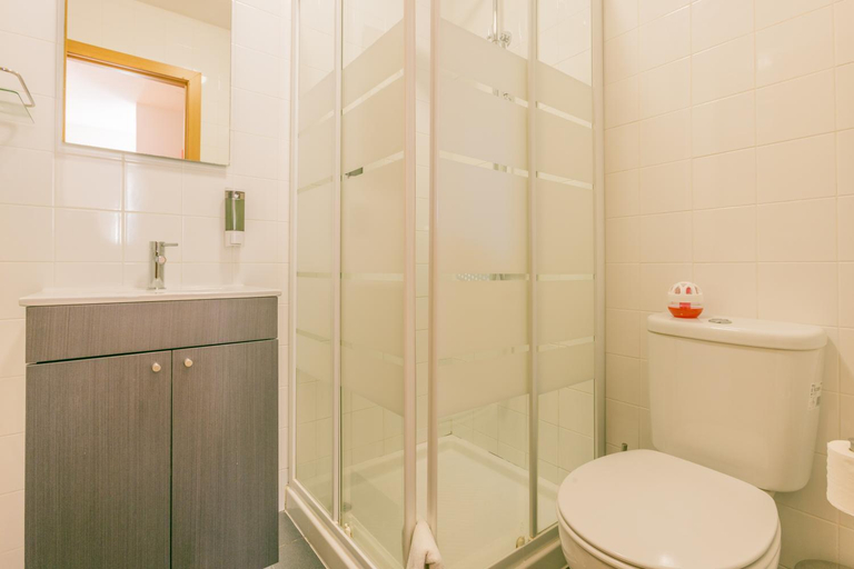 Bathroom, Porto Island, Porto