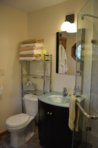 Bathroom 3, Inn the Woods Bed and Breakfast, Dutchess