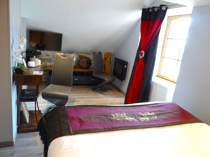 Others 4, La maison de Gilbert Jacuzzi Piscine chauffee, Cantal