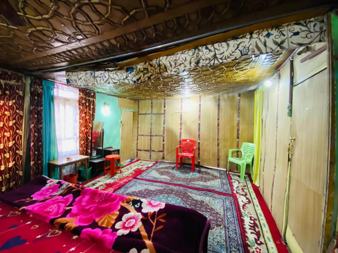 Bedroom 3, Island hotel and homestay, Srinagar