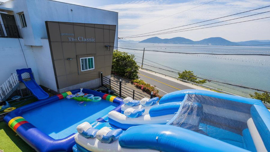 Exterior & Views, Geoje Rockspa Pension, Geoje