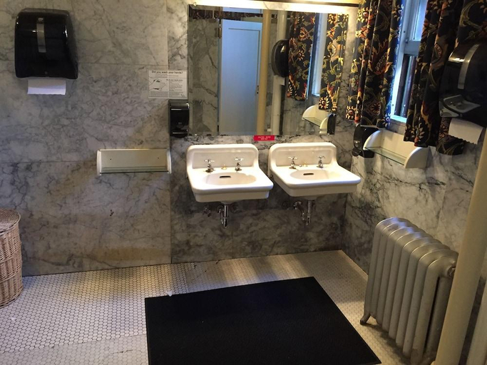 Bathroom 4, McMenamins Grand Lodge, Washington
