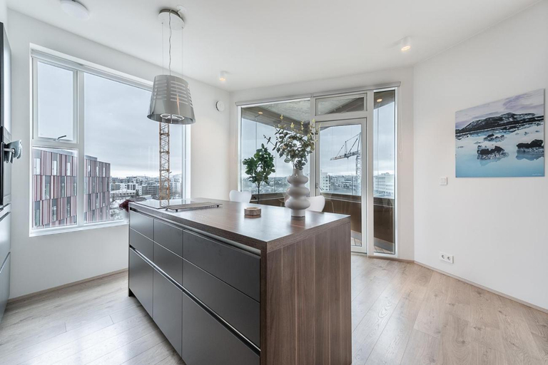 Others 5, Bright & Stylish One Bedroom Apartment- SIF , Reykjavík