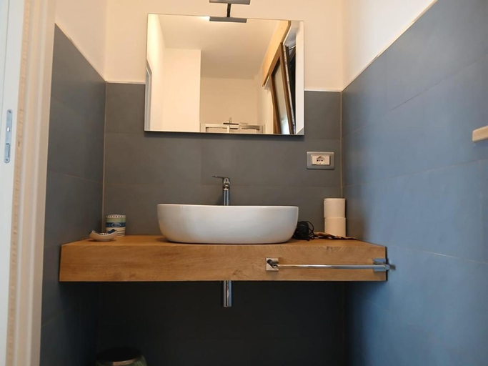 Bathroom 5, B&B Civico 31, Salerno