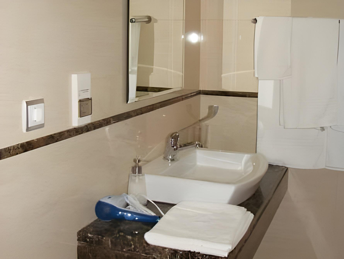 Bathroom 4, Hotel Apartamentos Baia Brava, Santa Cruz