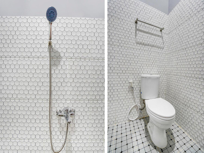Bathroom 5, Hotel O Beda Arga Near Rs Royal Prima Ayahanda, Medan