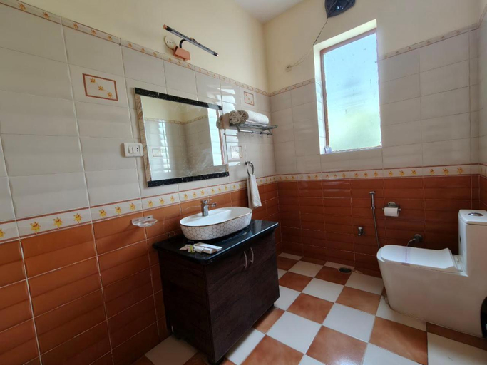 Bathroom 3, Hotel Sanctuary Resort, Sawai Madhopur