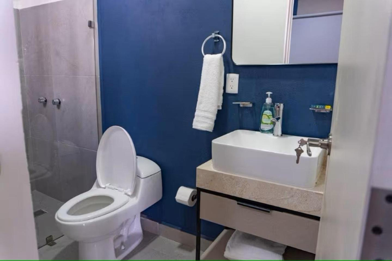 Bathroom 3, WUER Expiatorio, León
