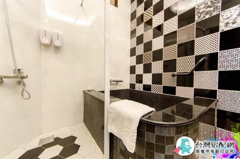 Bathroom 2, Cultural Travel Elevator Homestay with Parking Space, Hualien