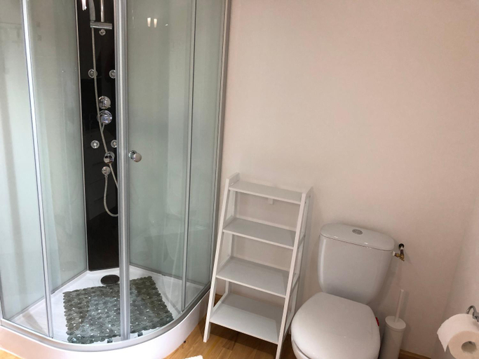 Bathroom 4, The Walnut Tree Chambre d'Hotes, Haute-Vienne