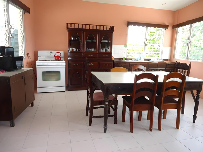 Others 5, Rainforest Haven Inn