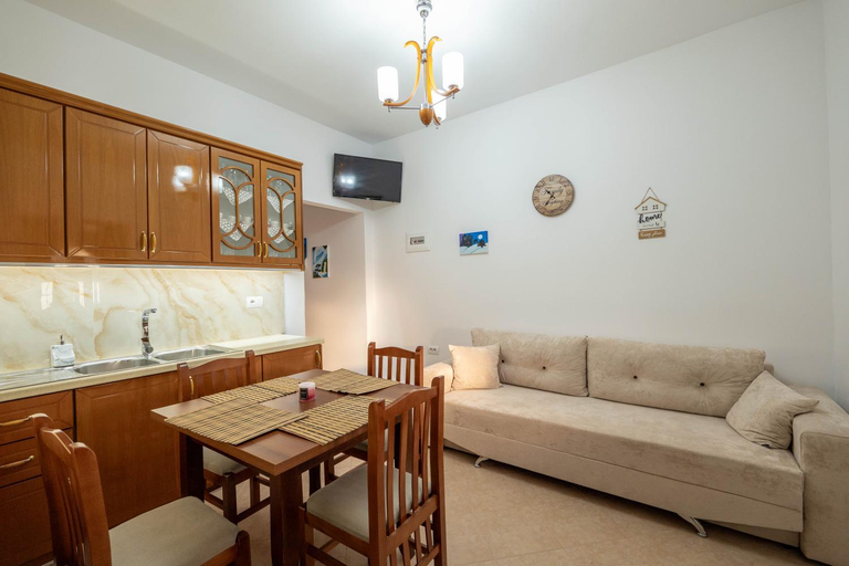 Others 5, Aldi's Guesthouse, Sarandës