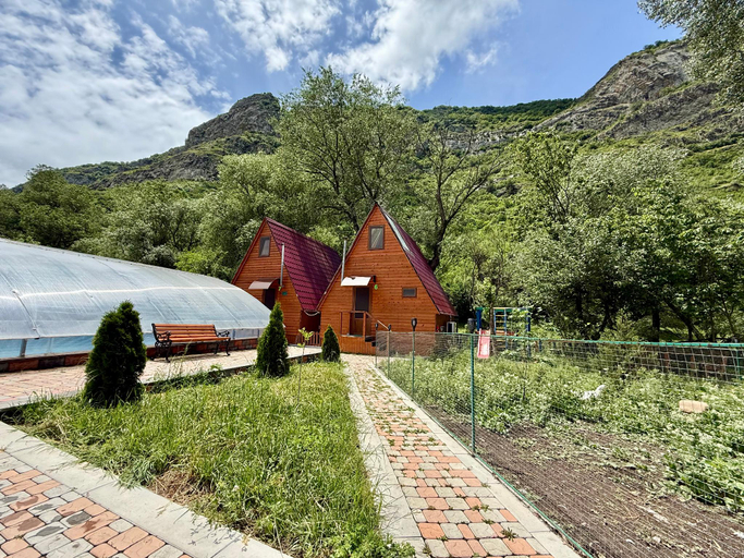 Others 5, QarUp House