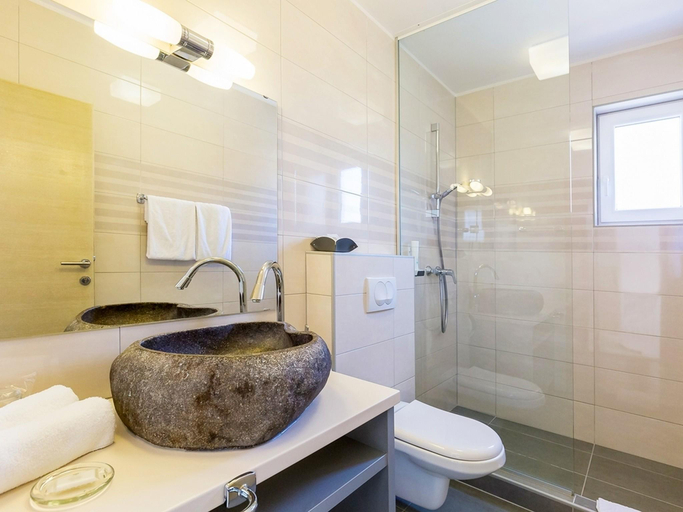 Bathroom 5, Villa Liburnum, Zadar