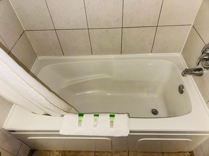 Bathroom 5, Silver crest lodge, Division No. 19