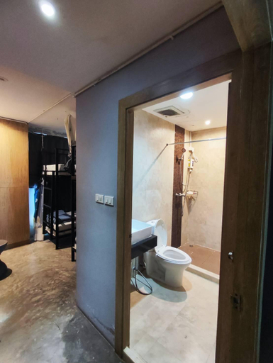 Bathroom 3, YOWGO THAI Guesthouse, Phra Khanong