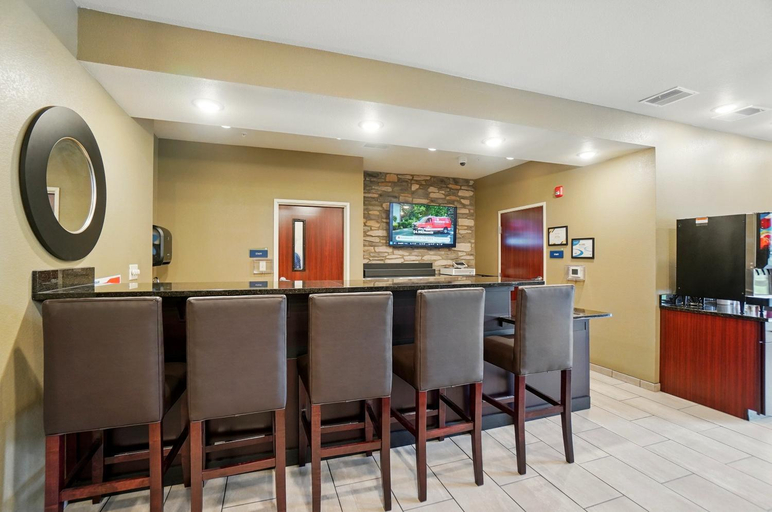 Food & Drinks 5, Cobblestone Hotel & Suites - Russells Point at Indian Lake, Logan