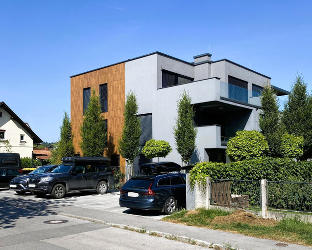 Exterior & Views