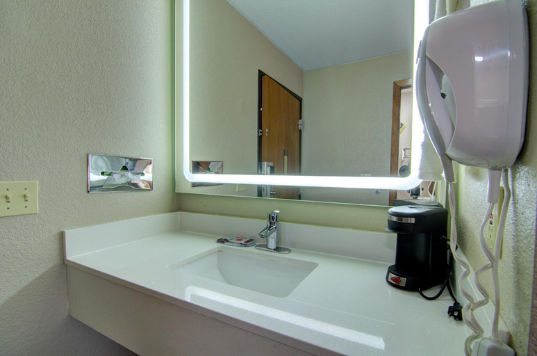 5, Westbridge Inn and Suites, Appanoose