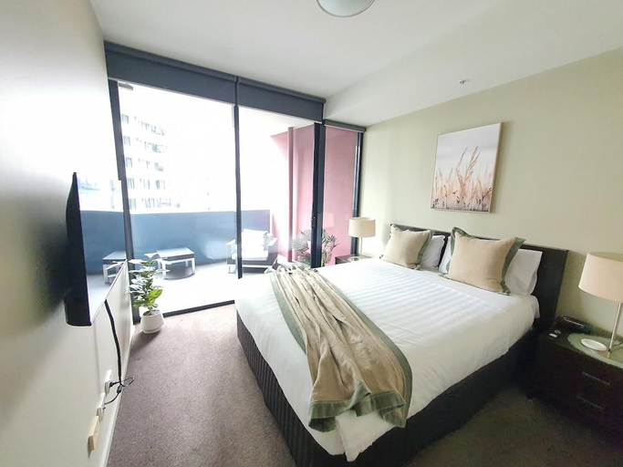 Bedroom 3, Harbour Escape Apartments Docklands, Melbourne