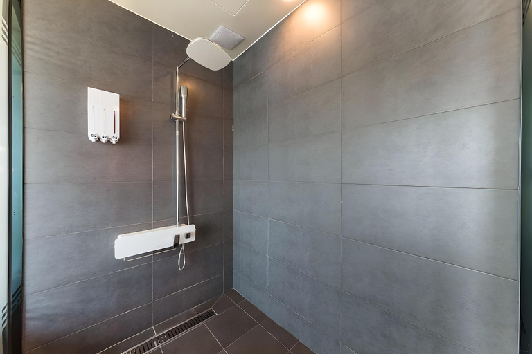 Bathroom 3, fullmoonhotel, Jung