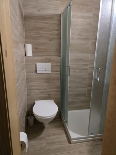 Bathroom 3, Hrad Vildstejn - Noclezna, Cheb