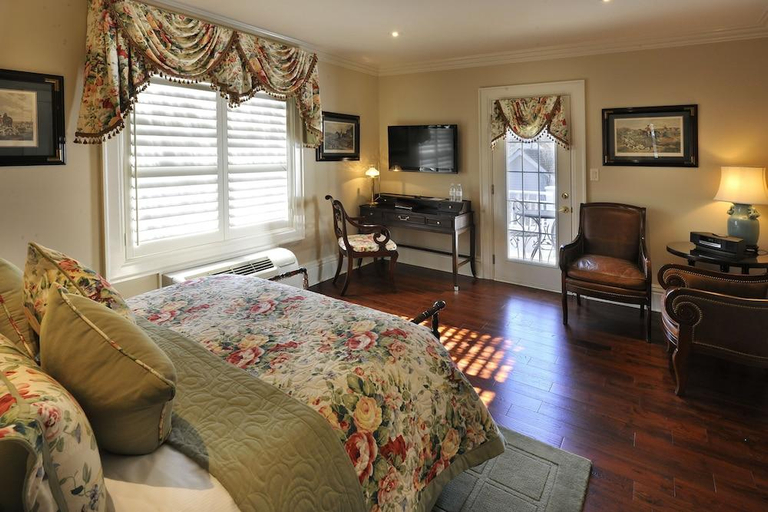 Bedroom 2, Oban Inn, Lake Ontario