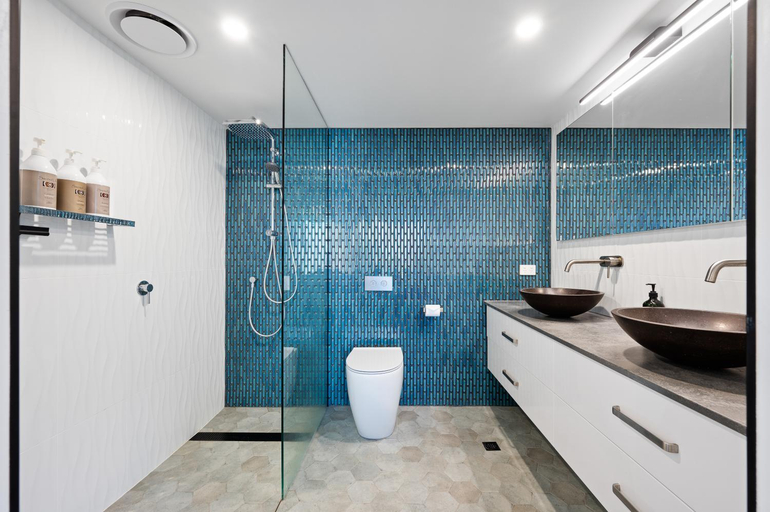 Bathroom 3, Jenatt Apartments Salamanca, Hobart