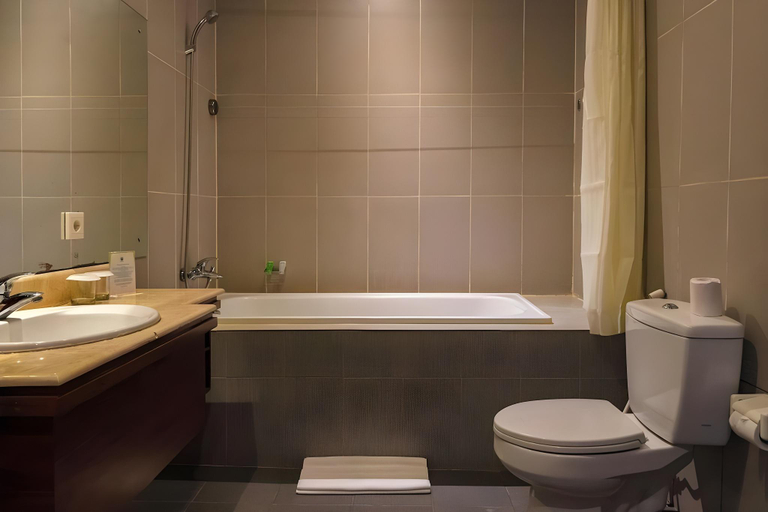 Bathroom 5, Pertiwi Bisma 1, Gianyar