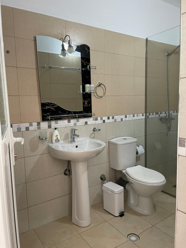 Bathroom 3, Rose Apartments, Sarandës