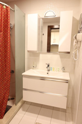 Bathroom 4, Londrina Hotel, Ardhah