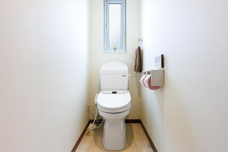 Bathroom 4, Kahoo House, Nago
