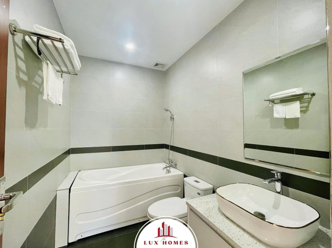 Bathroom 5, The LuxHomes Apartment - SAKURA Hotel, Hải An