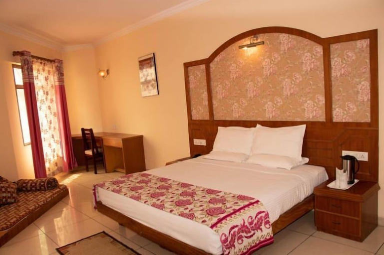 Others 3, Hotel Grand Riviera, Sirmaur