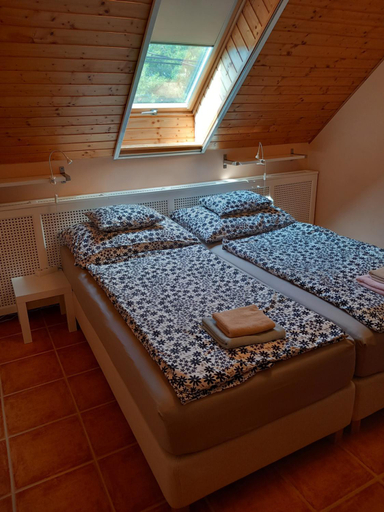 Bedroom 2, Karpatia Esztergom, Esztergom