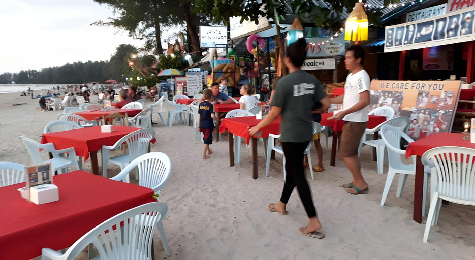 Food & Drinks, Breeze Bungalows