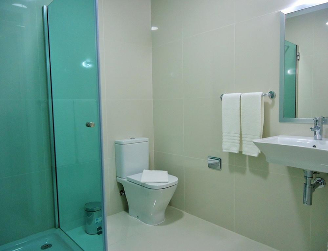 Bathroom 3, São Francisco Accommodation, Funchal