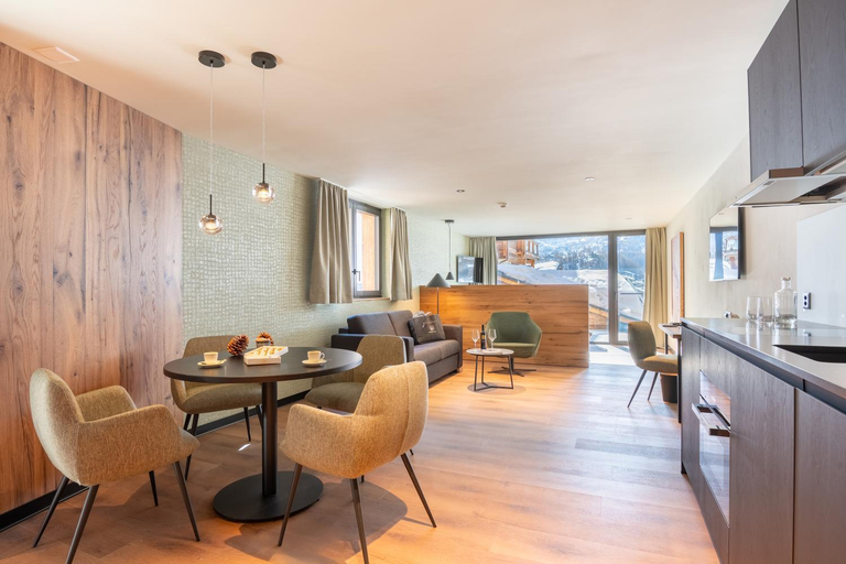 Others 5, Hotel Welschen, Visp