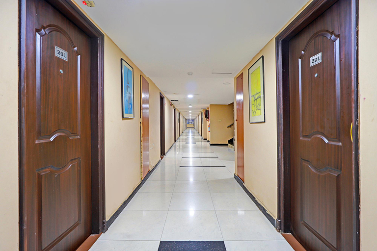 Public Area 2, FabHotel The Royal Plaza - Koyambedu, Chennai